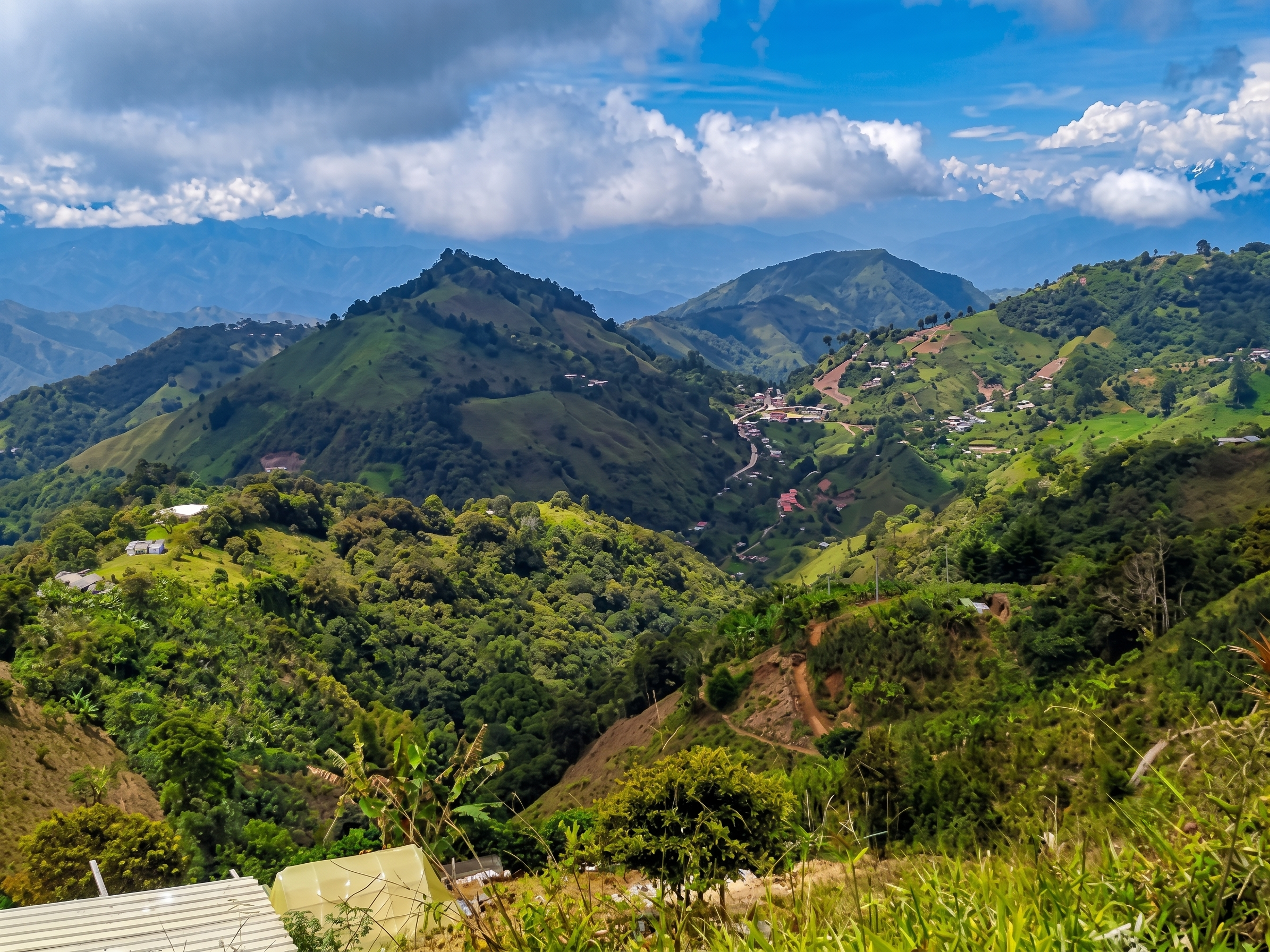Vista panorámica de las montañas y cafetales en Ebéjico Antioquia