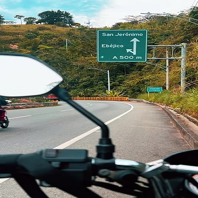 Vía principal desde Medellín a Ebéjico por la Vía al Mar